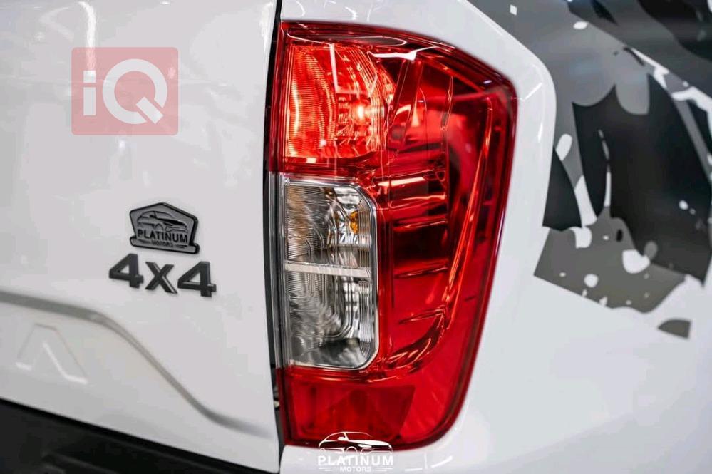 نیسان نەڤارا